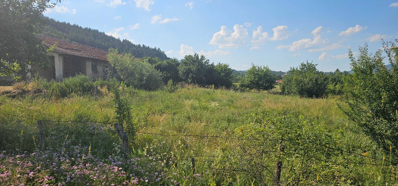 Продава се Парцел в с. Ковачевци, Област Перник - 1469 кв.м за 28 €/кв.м - Снимка #1