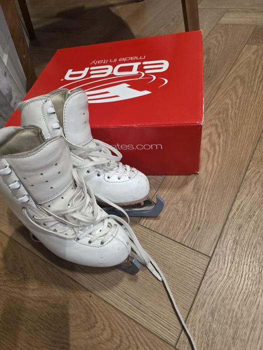 Продам коньки edea