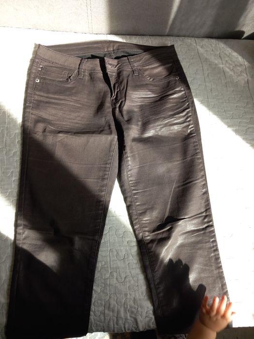 Blugi elastici lucioși marimea 40 damă