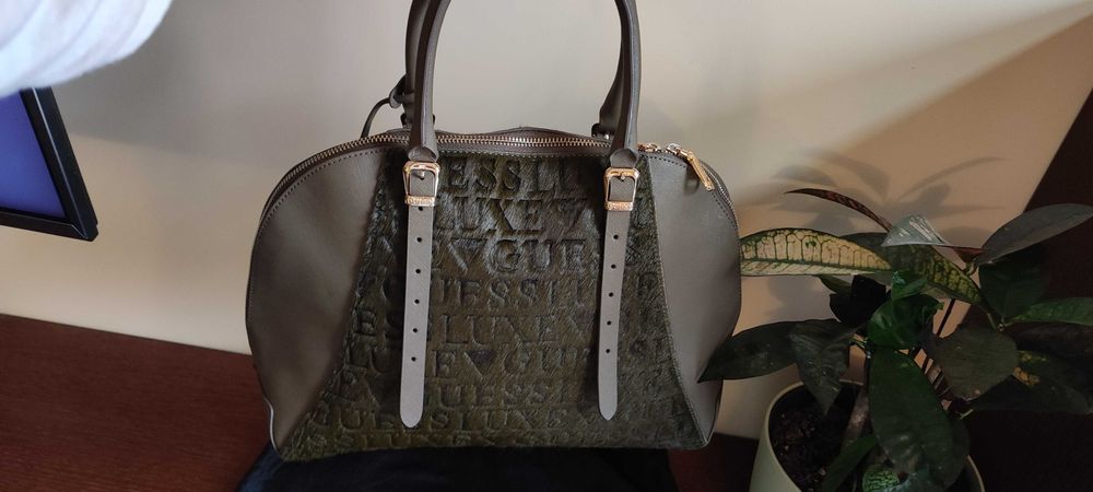 Оригинална чанта Guess