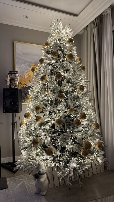 Продам исскусвенную елку 2,5 метра