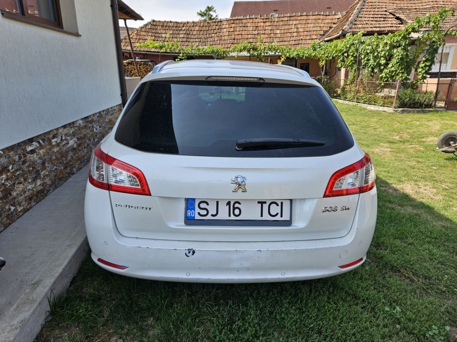 Peugeot 508 SW 2011