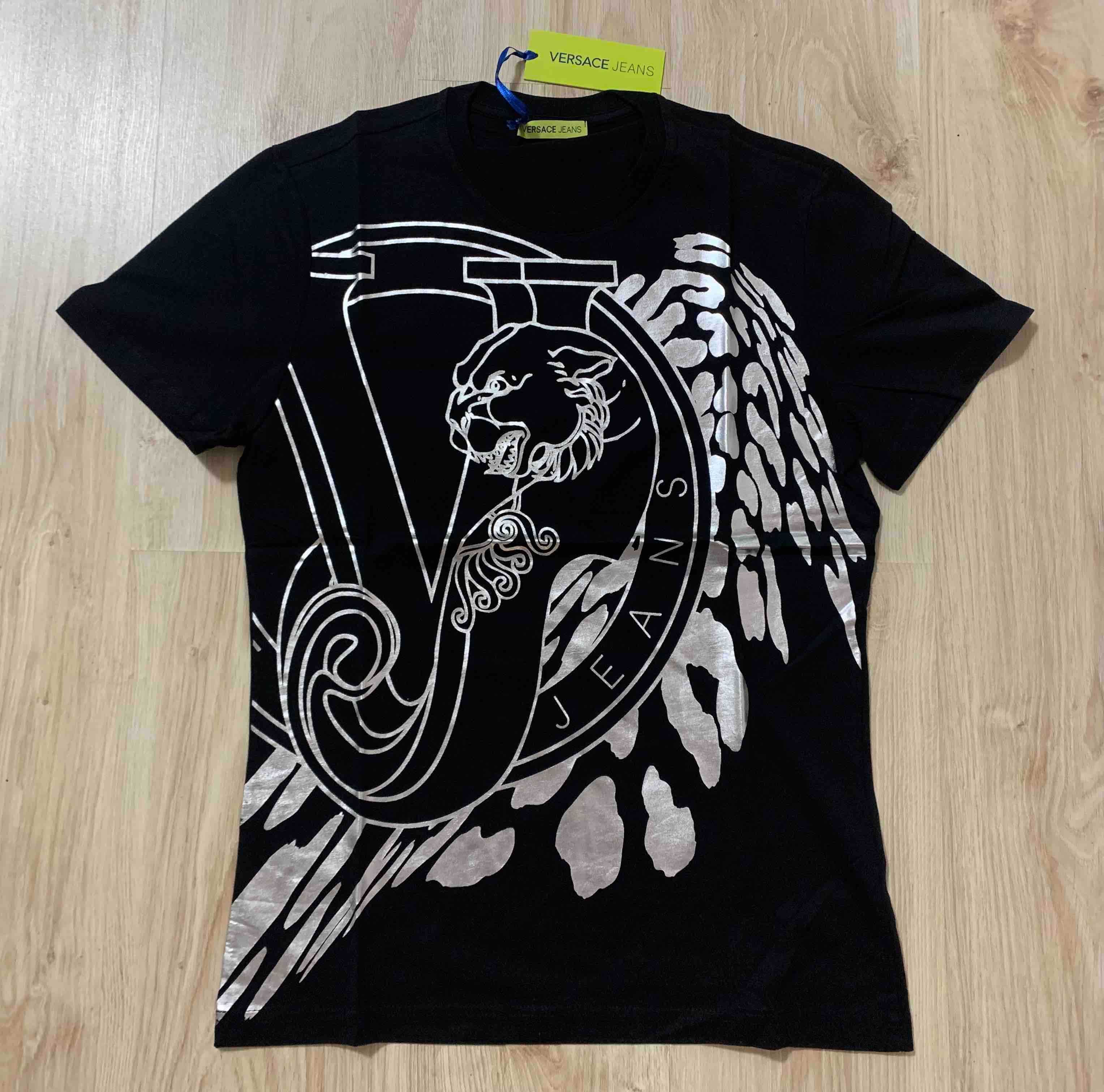 Нови мъжки тениски Versace jeans налични размери S и М