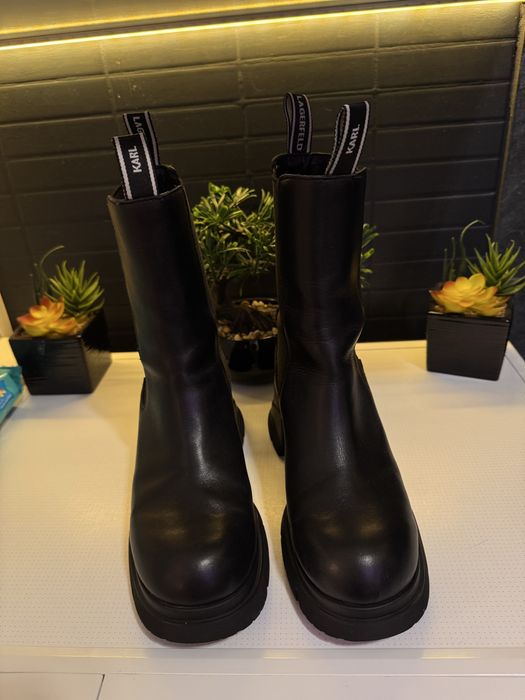 Bocanci Karl Lagerfeld impecabili