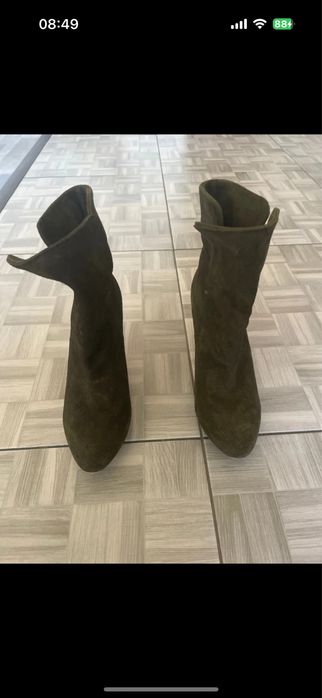 Vand cizme de piele intoarsa Zara