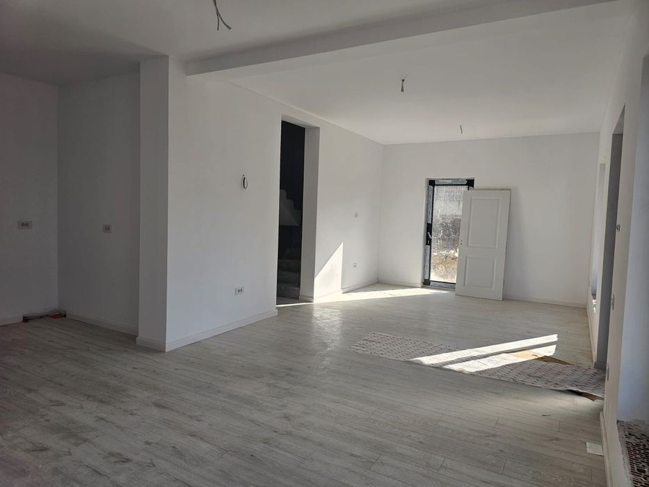 Vând casă la5min de centru