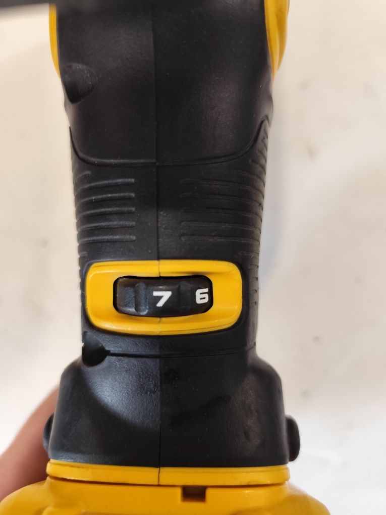Безчетков акумулаторен прободен трион зеге Девалт DeWalt DCS335 + 5Ah