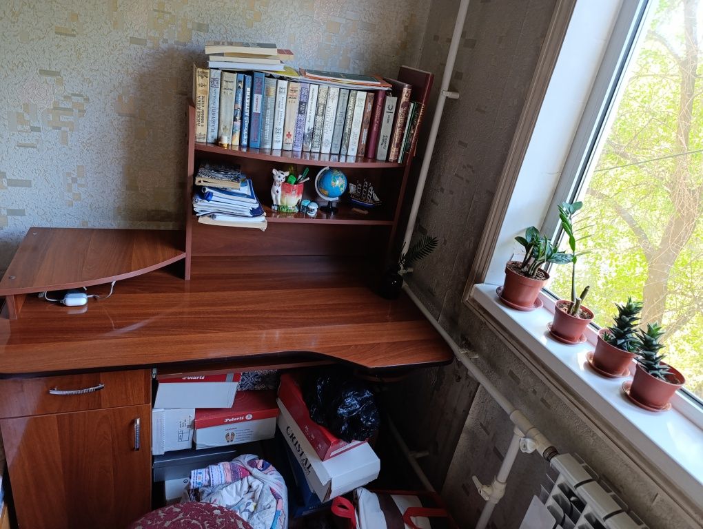 Продаётся компьютерный стол
