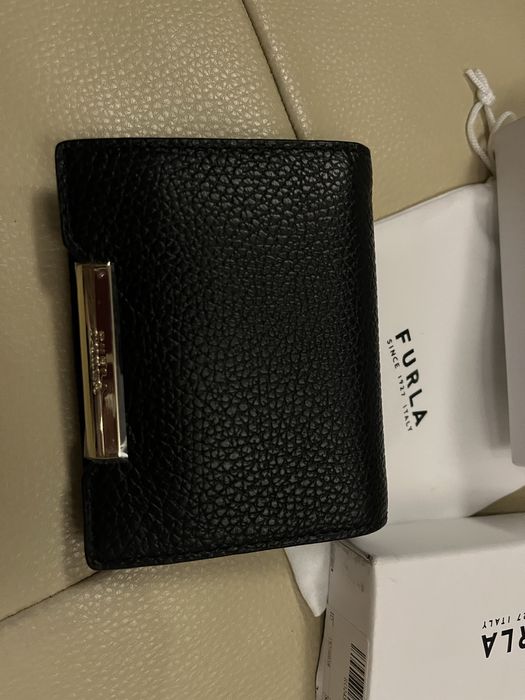 Продавам портфейл Furla