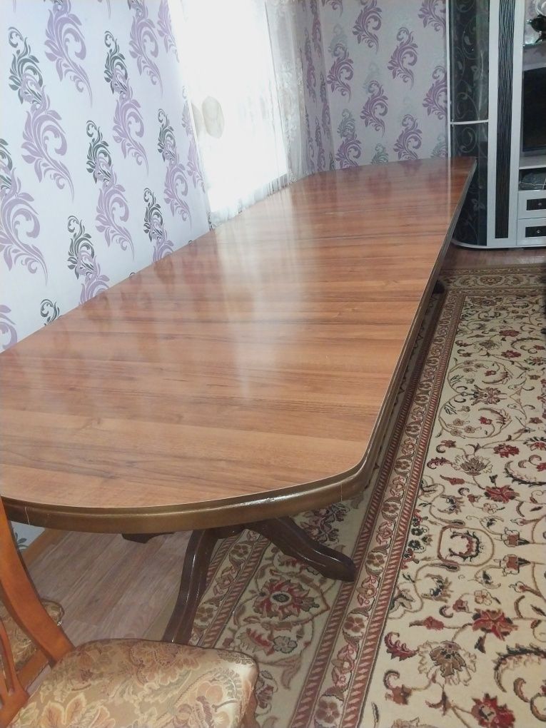 Стол и стулья продам