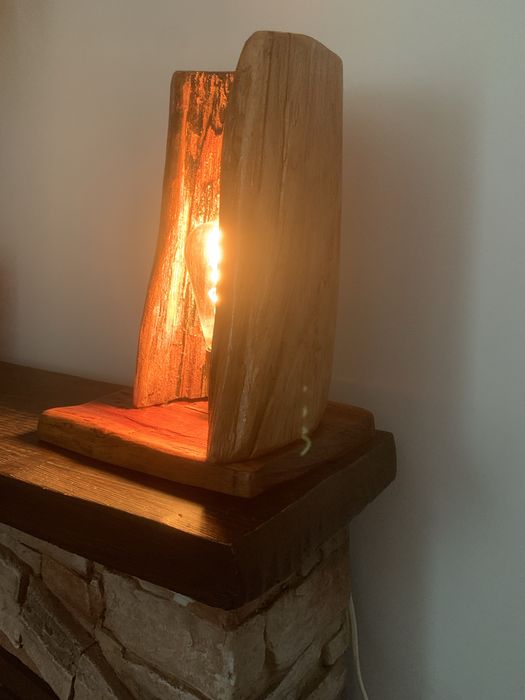 Lampa devorativa handemade din trunchi de lemn in stil rustic