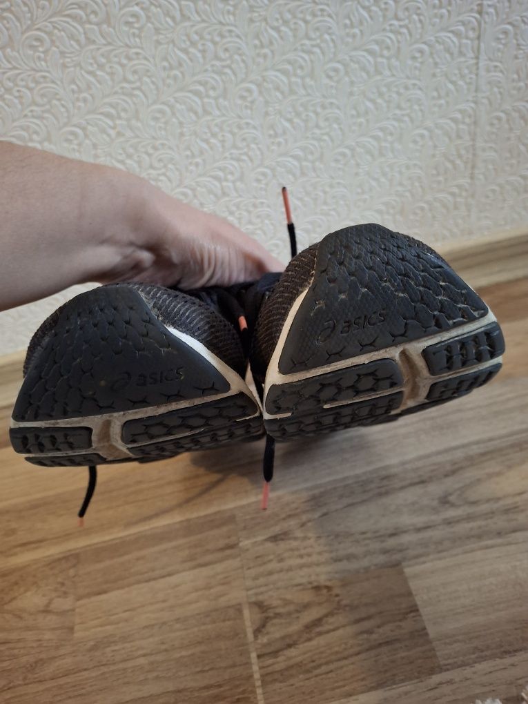 Asics оригинални маратонки