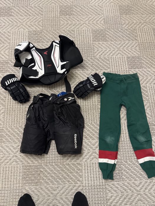 Продам детскую хоккейную экипировку