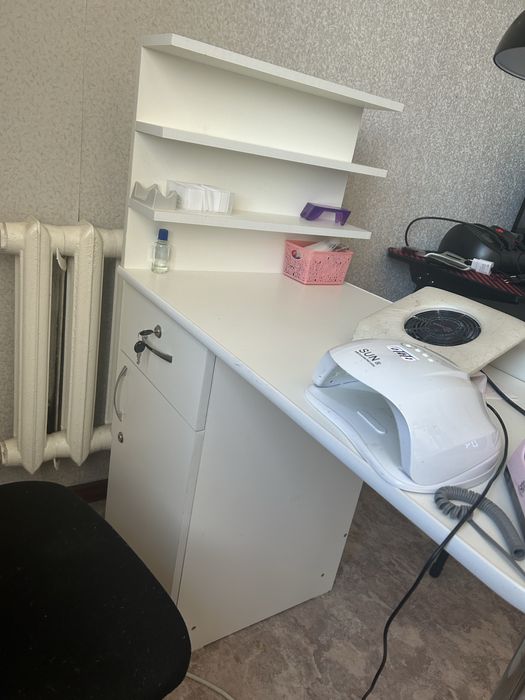 Продам маникюрный столик