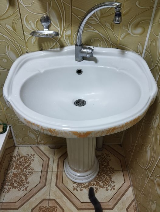 Продается раковина с подставкой тюльпан