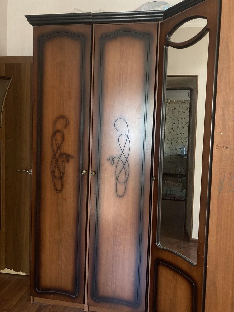 Срочно продается шкаф