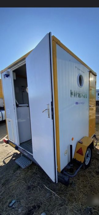 Remorca de inchiriat  cu bucatarie si tualeta
