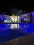 Vila de petreceri cu piscina-Majorate-Aniversari-Cununii-Botezuri