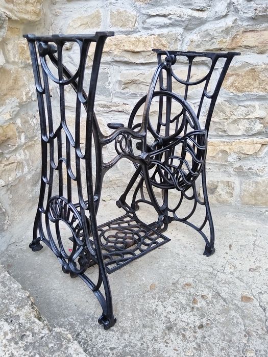 Стара Немска Основа От Шевна Машина / KOHLER.