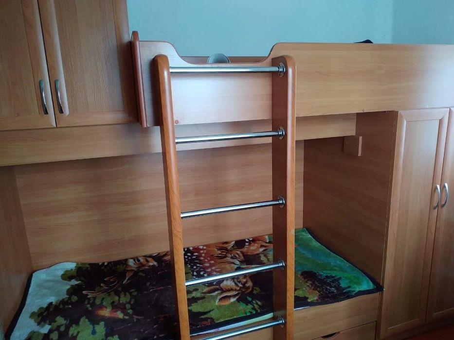 Двухъярусная кровать.