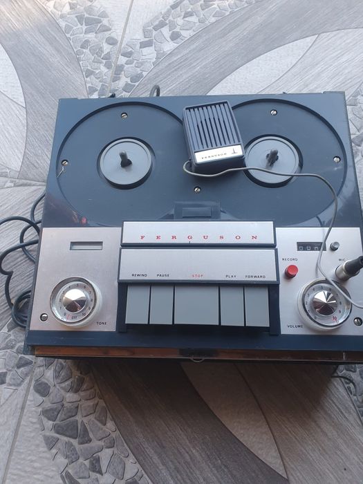 Magnetofon Ferguson cu microfon