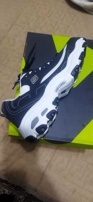 Новые мужские кроссовки фирменные покупали в Спорт мастере размер 41