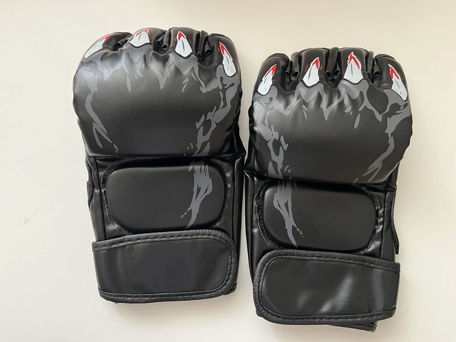 ММА ръкавици.