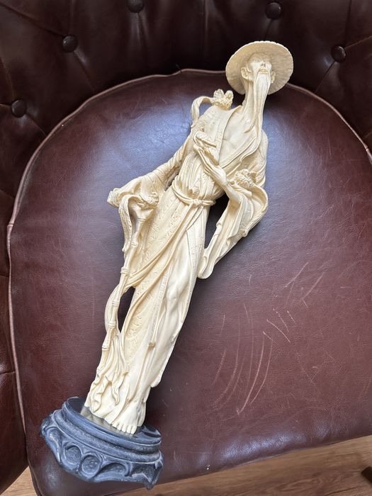 Statueta orientala rasina