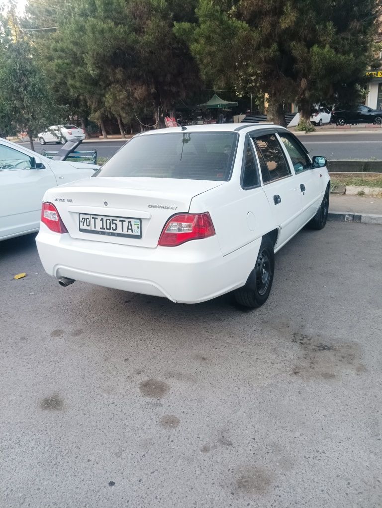 Nexia 2 sotiladi srochna