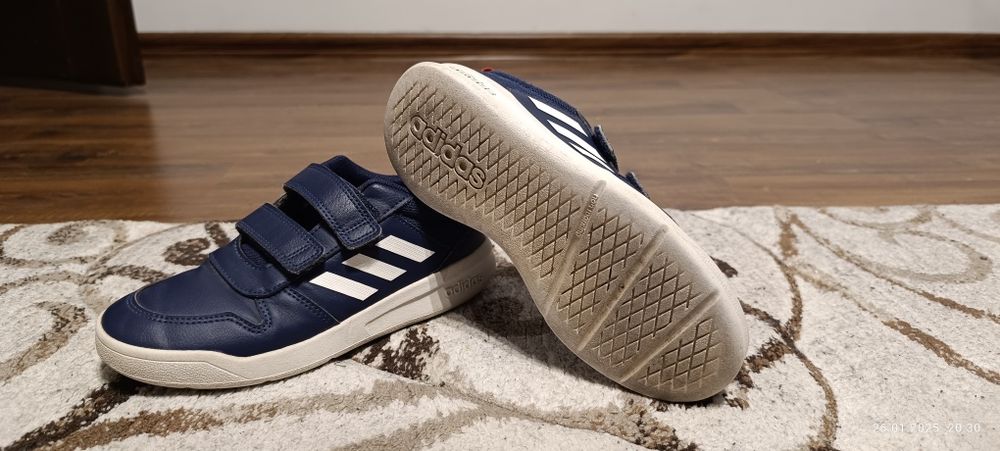 Papuci Adidas mărimea 34