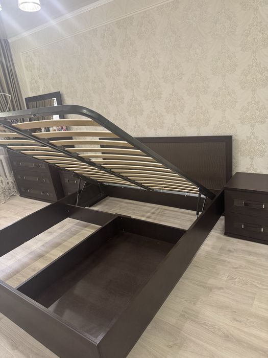 Продается двухспальняя кровать