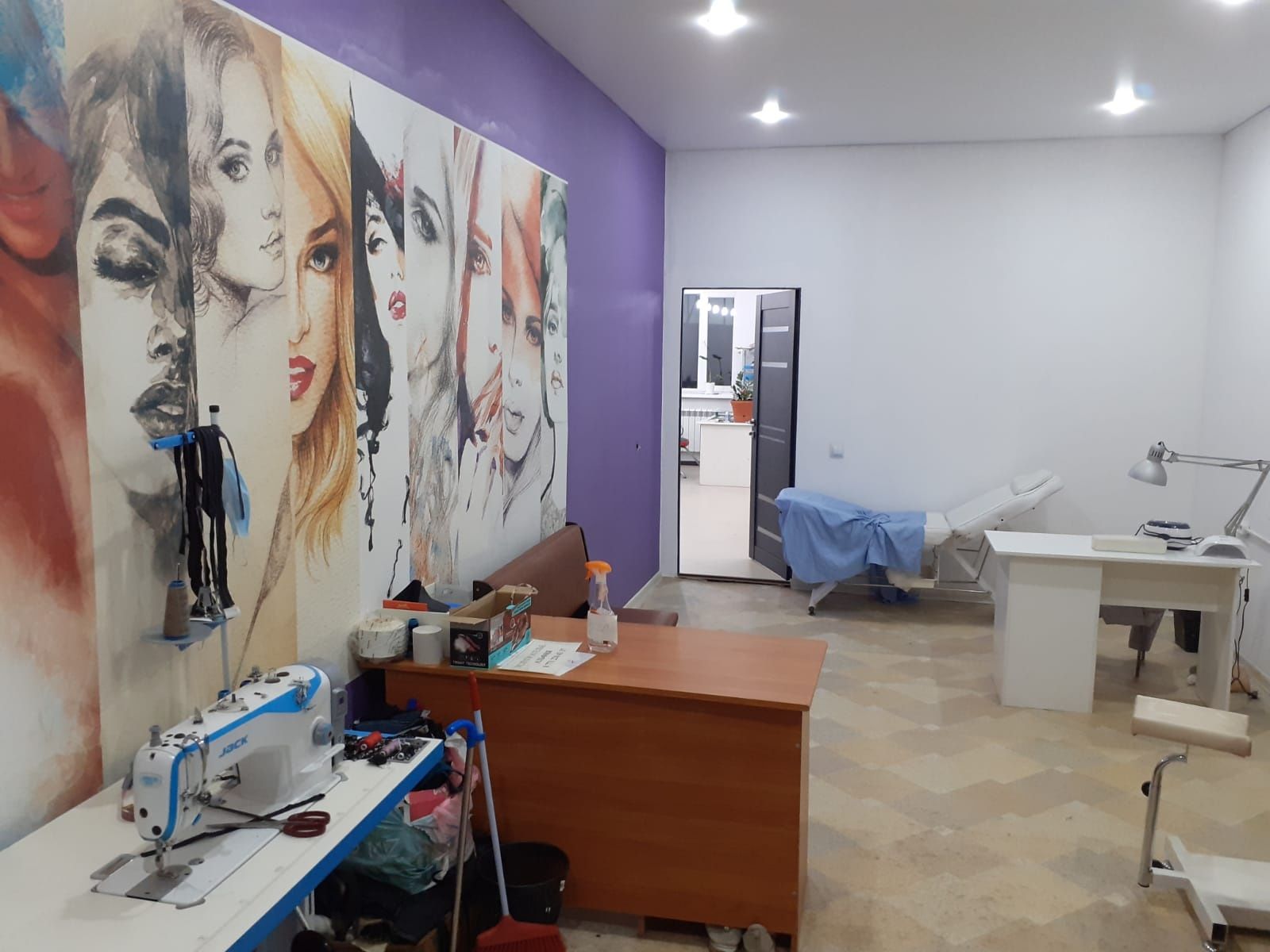 Продам действующую парикмахерскую "Жанна" в центре р. Болашак.