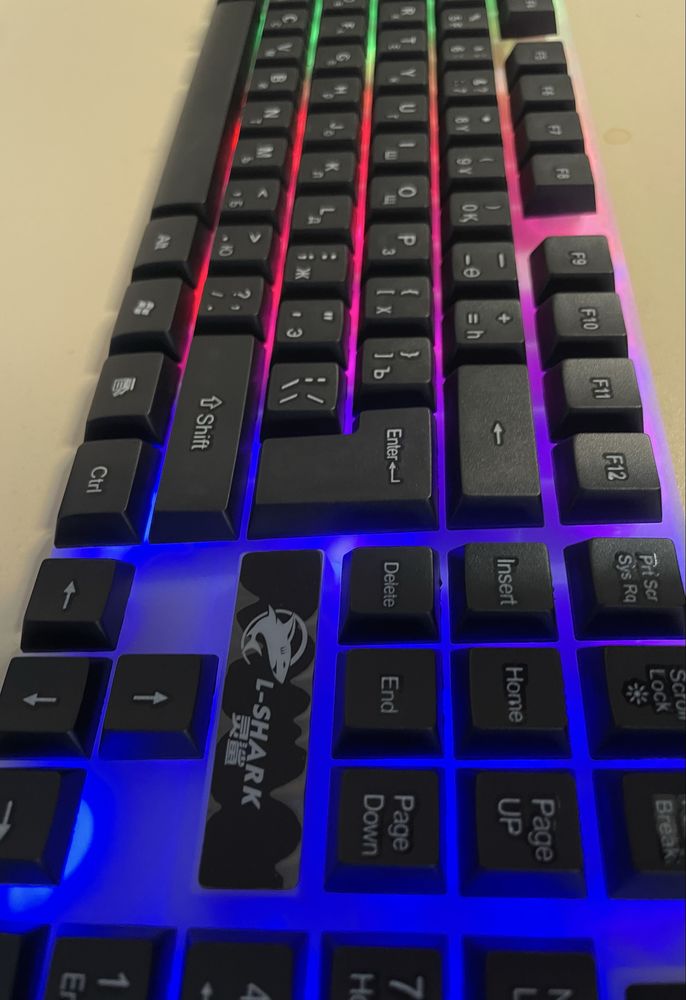 Продаю новую игровую клавиатуру L-Shark T-350 (черный) с мышкой