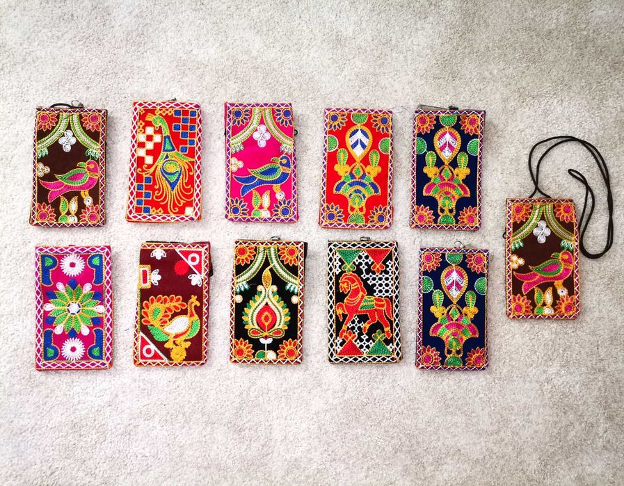 Gentute traditionale brodate din India