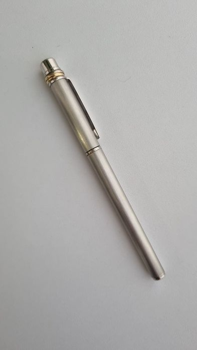 Stilou les must de Cartier penita aur alb 18k