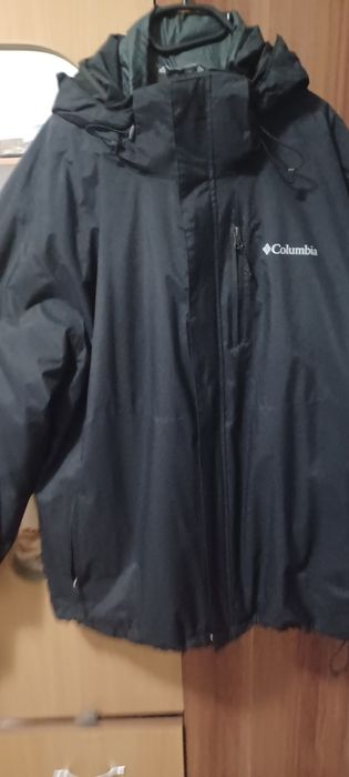 Vând jeaca columbia doua fete  iarna XXL  nepurtata