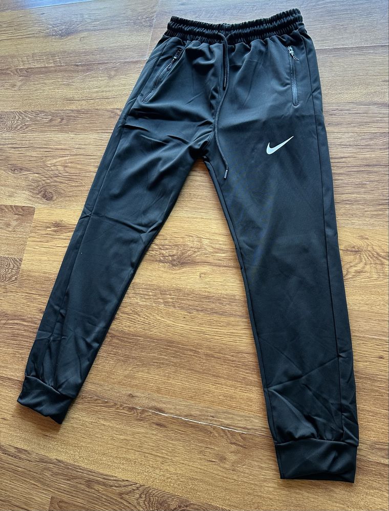 Мъжко,памучно,черно долнище Nike с маншет на глезена и ципове на джобо