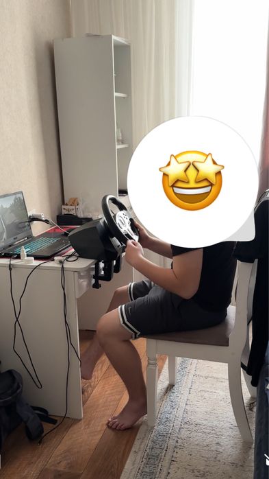 Продам письменный стол и пенал