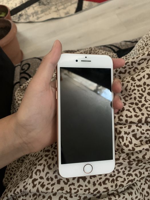 Iphone 8  pentru piese