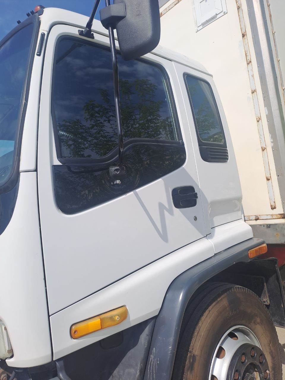 Katta ISUZU Sotiladi