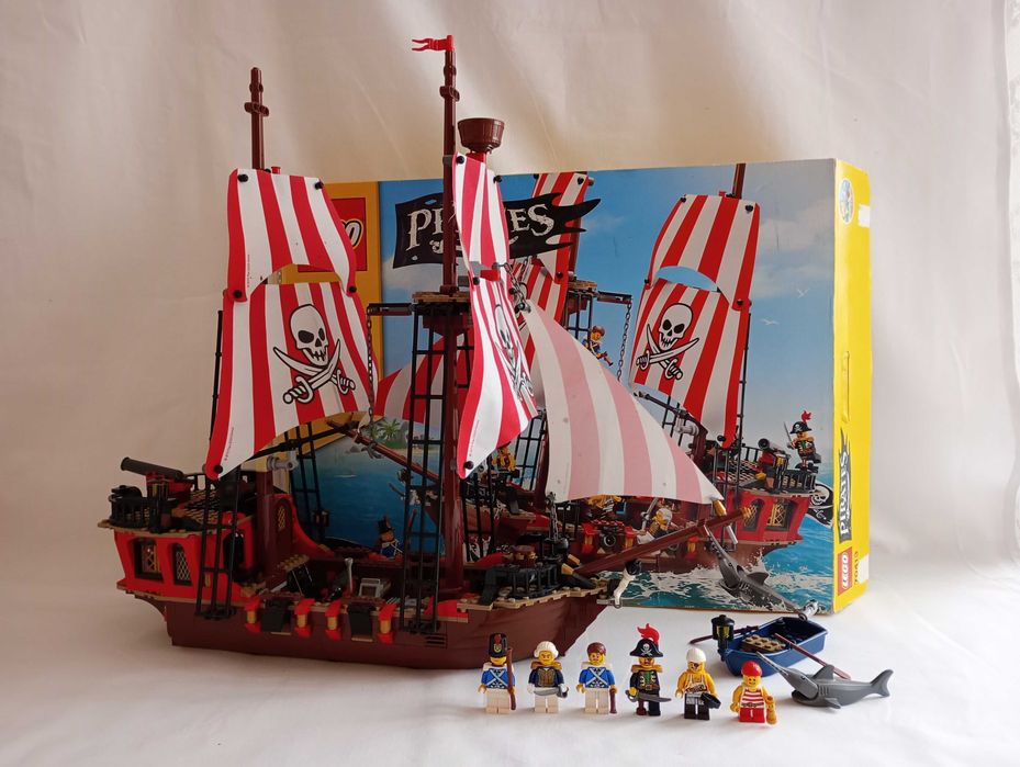 LEGO Pirates комплект 70413 "The Brick Bounty" от 2015 година