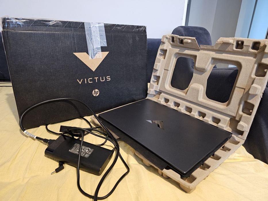 Laptop HP-VICTUS gameing RTX3050 TI impecabil