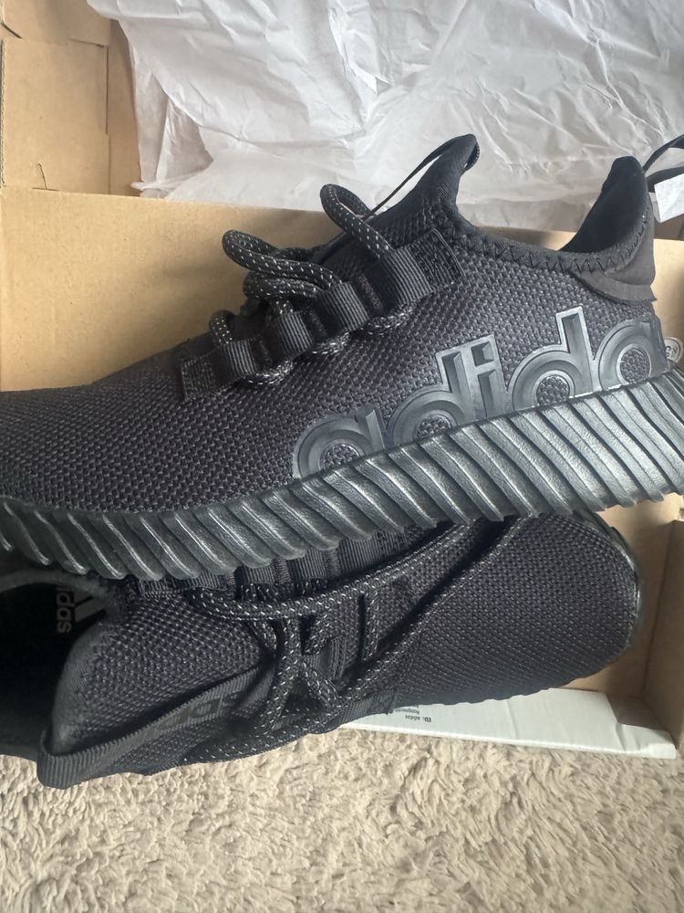 Vand adidas marimea 43 noi