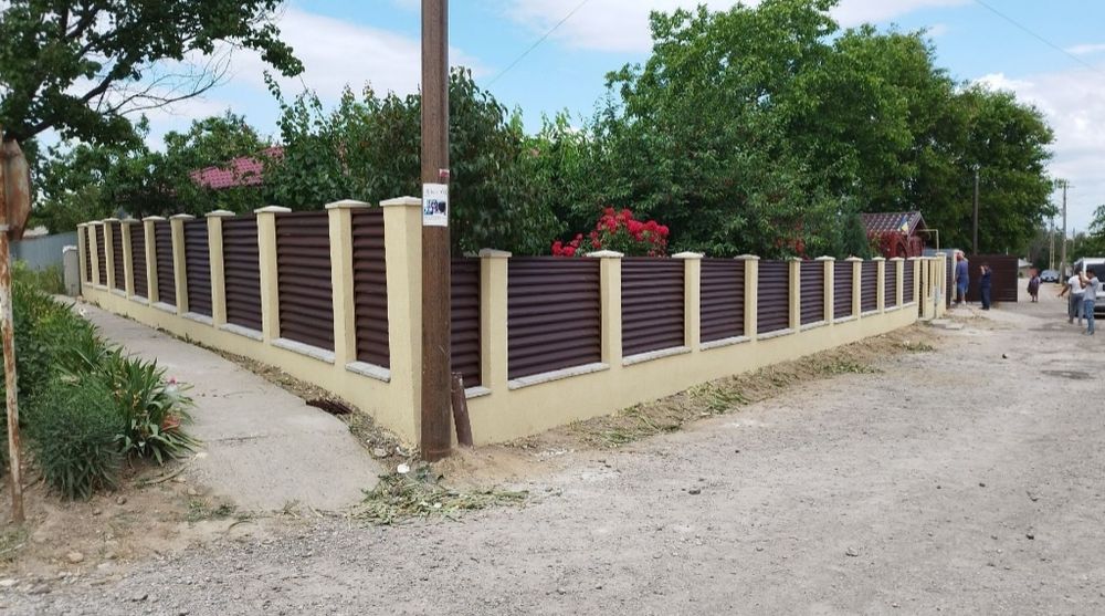 Gard metalic din plasă de sârmă și iută, potrivit pentru delimitarea s