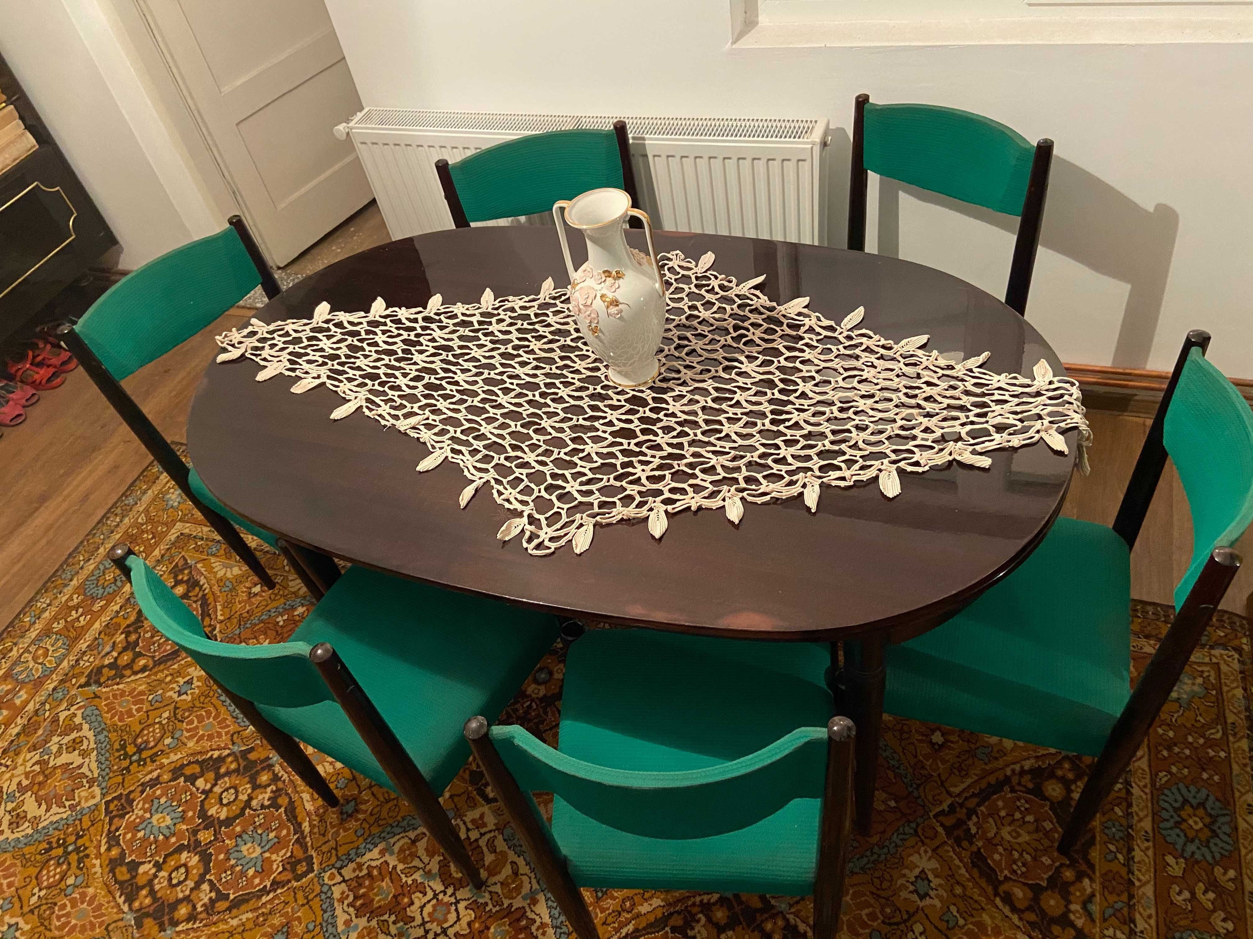 Masa Ovala din Lemn de Cires cu 6 scaune tapitate Vintage Stare Buna