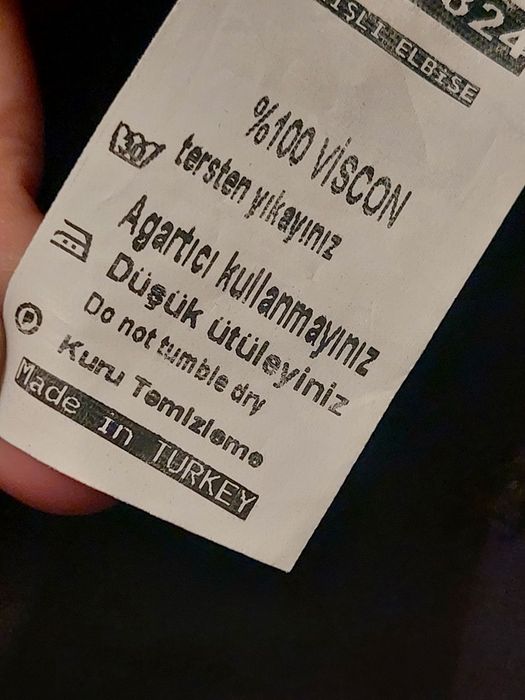 Superba rochie neagra cu broderie