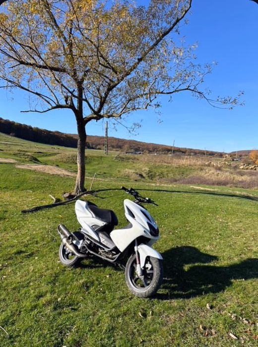 Vând scuter Yamaha aerox