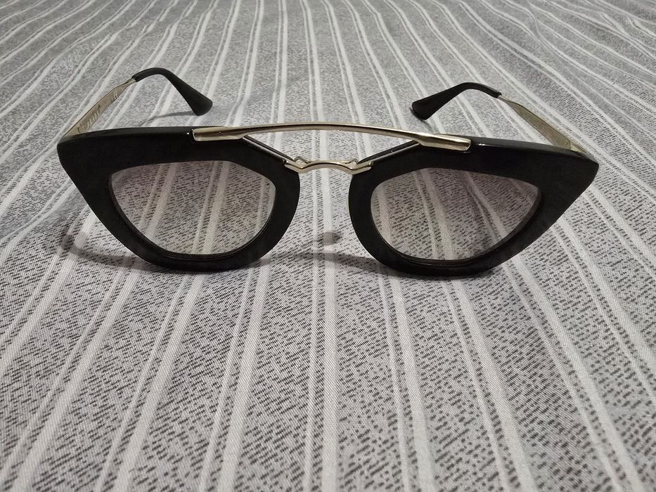 ochelari soare prada