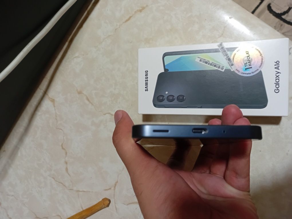 Galaxy A 16 6 Gb 128 Gb hotirali yengide