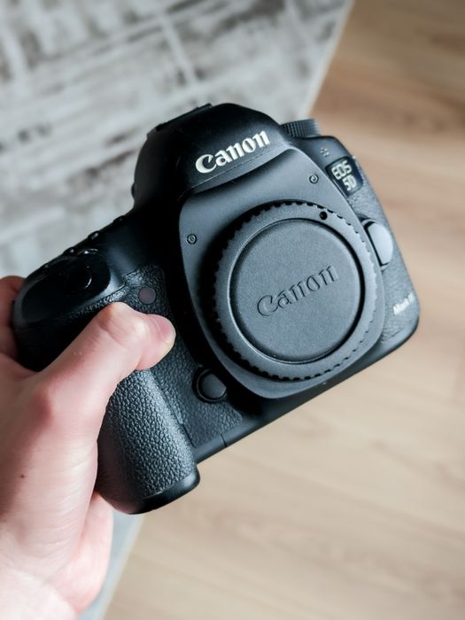 Canon EOS 5D Mark III w/ Canon 24-70 F2.8 L